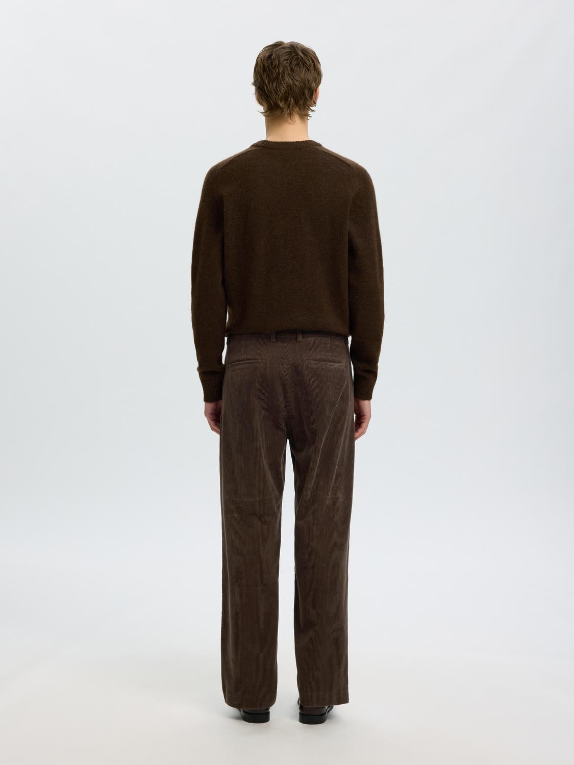 model_shot-back